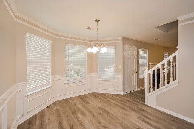 Foto del edificio - 729 Wood Bend Ct