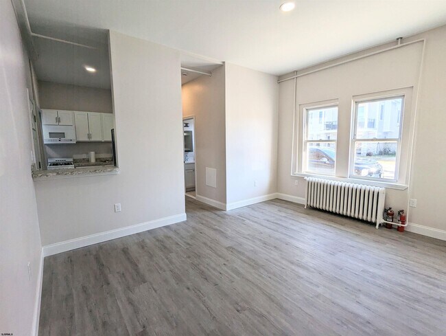 Building Photo - 2 N Portland Ave
