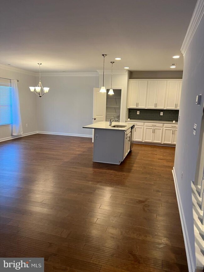 Foto del edificio - 8145 Carriage Homes Dr