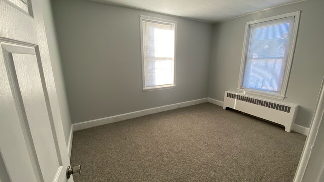 Bedroom - 117 E Raspberry St