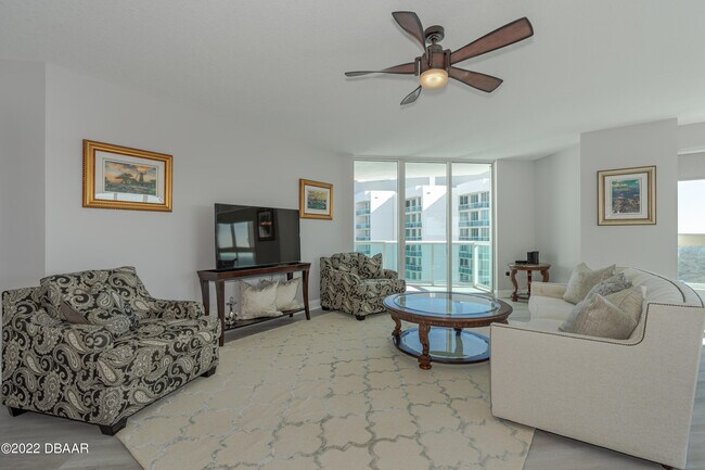 Foto del edificio - 241 Riverside Dr