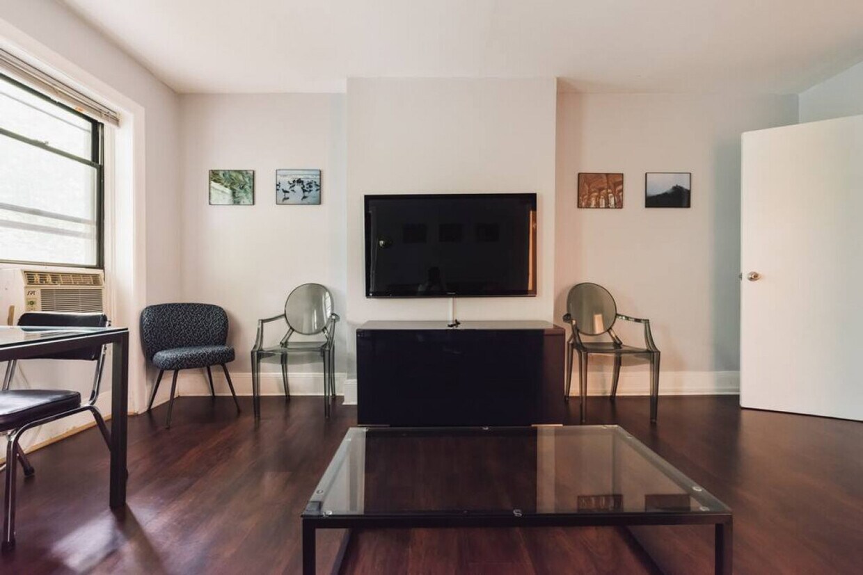 Primary Photo - 24 Hart St
