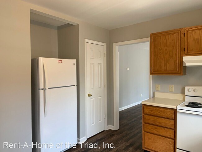 Building Photo - 2 br, 1 bath House - 2900 Twin Lakes Drive