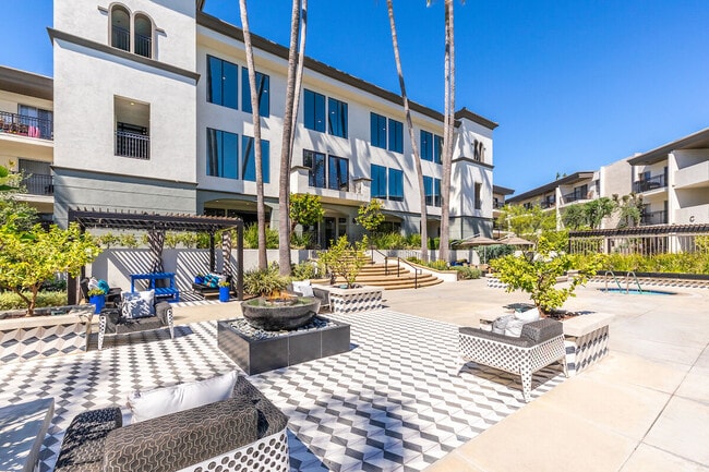 Building Photo - Plaza at Sherman Oaks