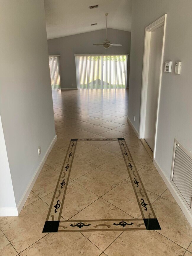 Foto del edificio - 1436 Waterway Cove Dr