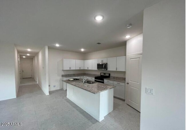 Foto del edificio - 19142 W Elm St