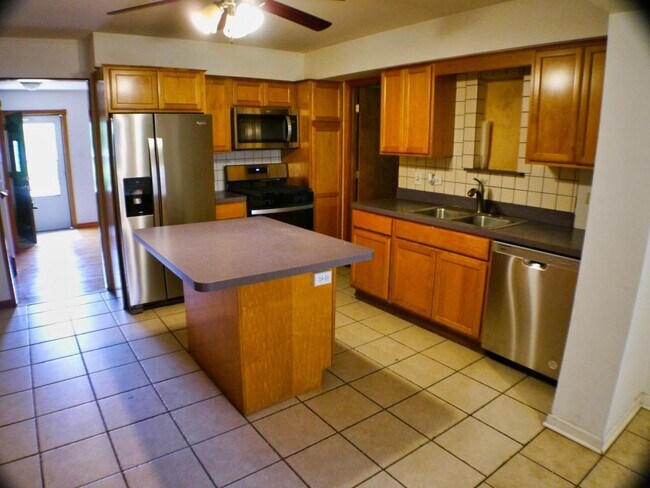 Foto del edificio - 10137 Mansfield Ave