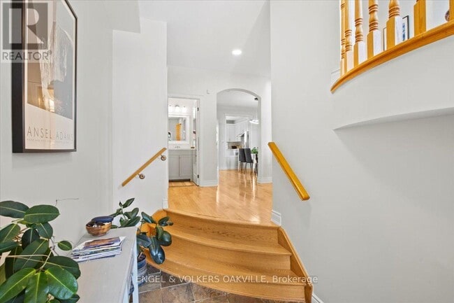 Building Photo - 135 Tawny Crescent