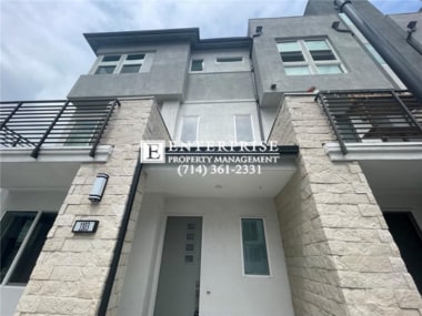Building Photo - Move Right In! Your Dream Home in Anaheim'...
