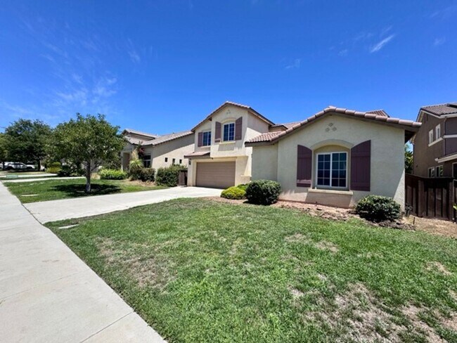 Foto del edificio - Beautiful Two Story 5 bedroom Home in the ...