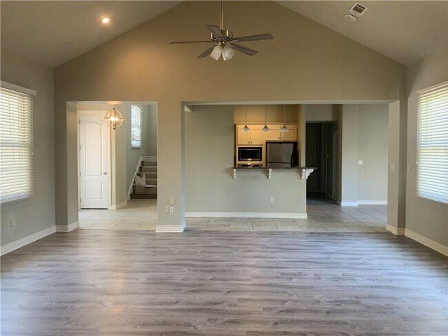 Building Photo - 2633 S Everest Ave