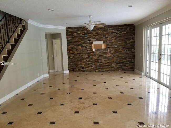 Building Photo - 2455 Greenbrier Ct