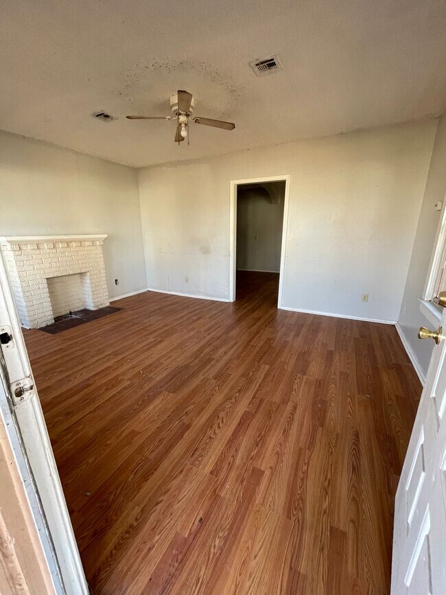 Foto del edificio - N J St. Duplex