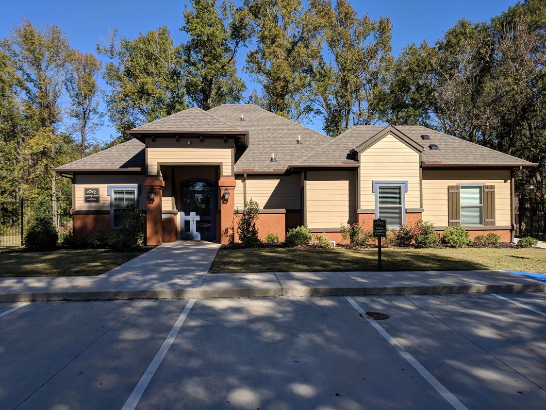 Leasing Office - 1015 Gilmer Rd