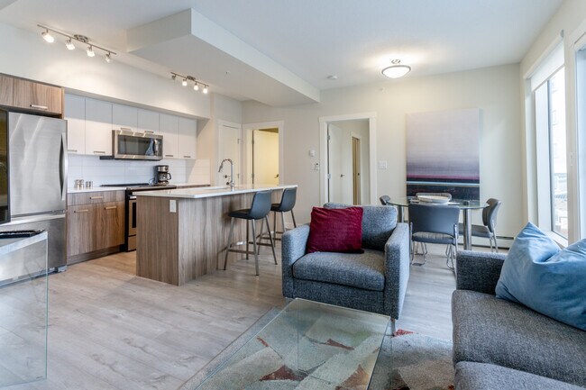 Photo du bâtiment - 10410-1102 102 Ave NW