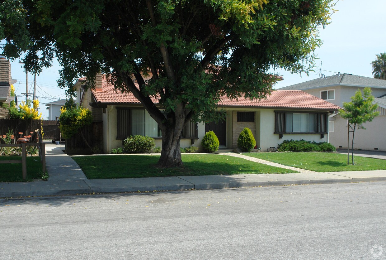 Foto del edificio - 647 Olive Ave