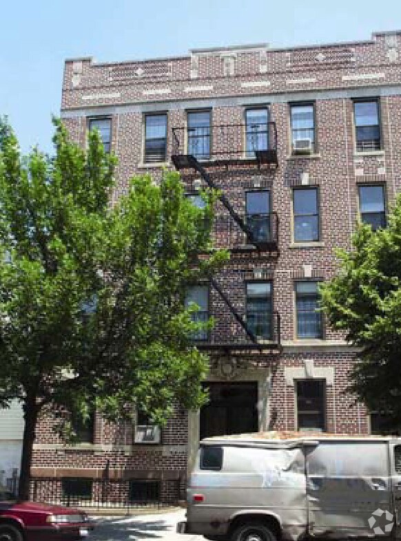 Foto principal - 72-15 67th St