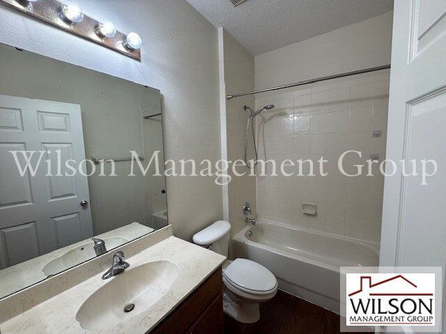 Foto del edificio - 1819 Saffron Plum Ln