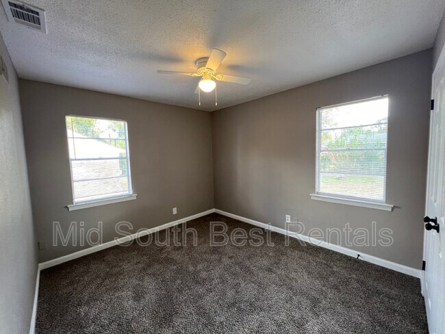 Foto del edificio - 4378 Deerland St