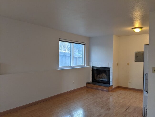 Building Photo - 2 br, 1.5 bath House - 5847 16th Ave S