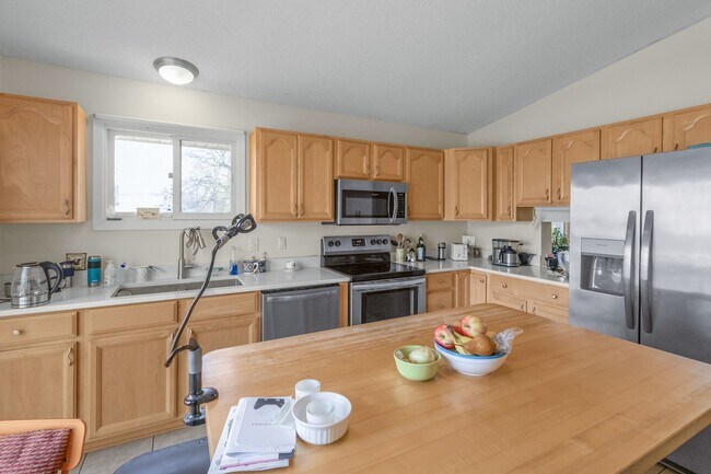 Foto del edificio - 222 Virginia 3 bed 2 bath apartment in historic Cathedral Hill neighborhood