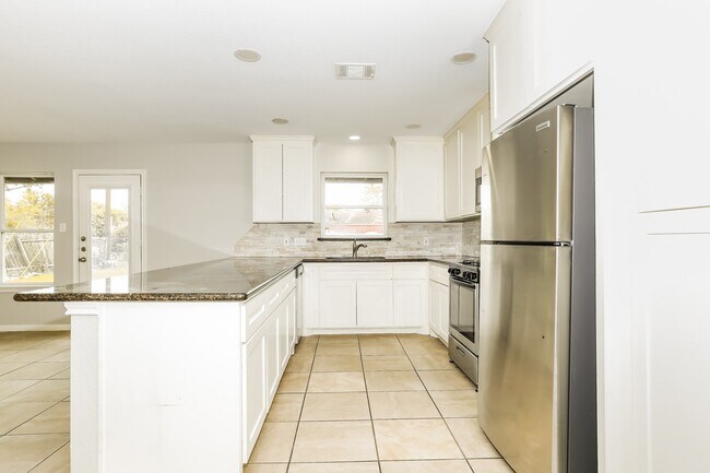 Foto del edificio - 6015 Glenhurst Dr