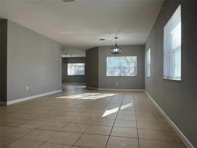Foto del edificio - 349 NE 36th Terrace