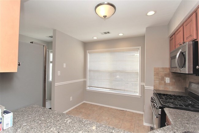 Building Photo - 322 Towne Dr