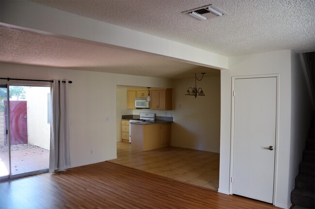 Building Photo - 804 Daffodil Dr