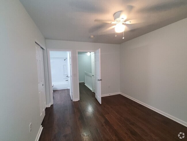 Building Photo - 6486 Crab Apple Dr