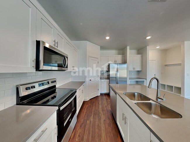 Building Photo - 8887 N 171st Dr