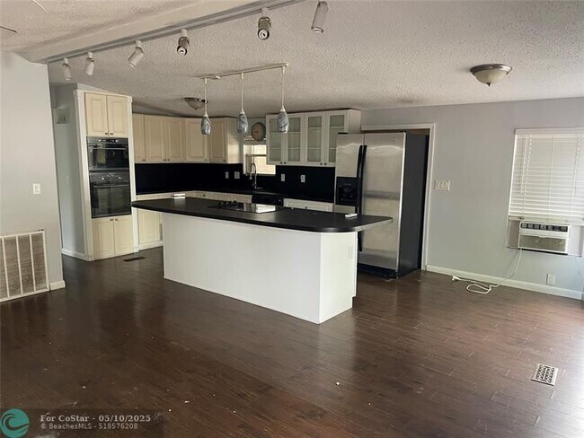 Foto del edificio - 5020 SW 30th Ave