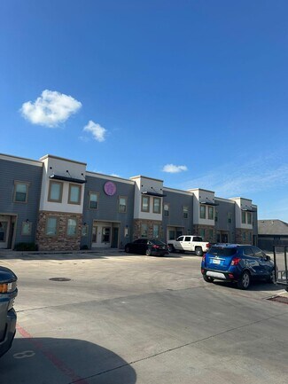 Building Photo - 2206 E US Highway 281