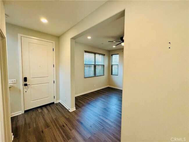 Foto del edificio - 7457 Channel View St