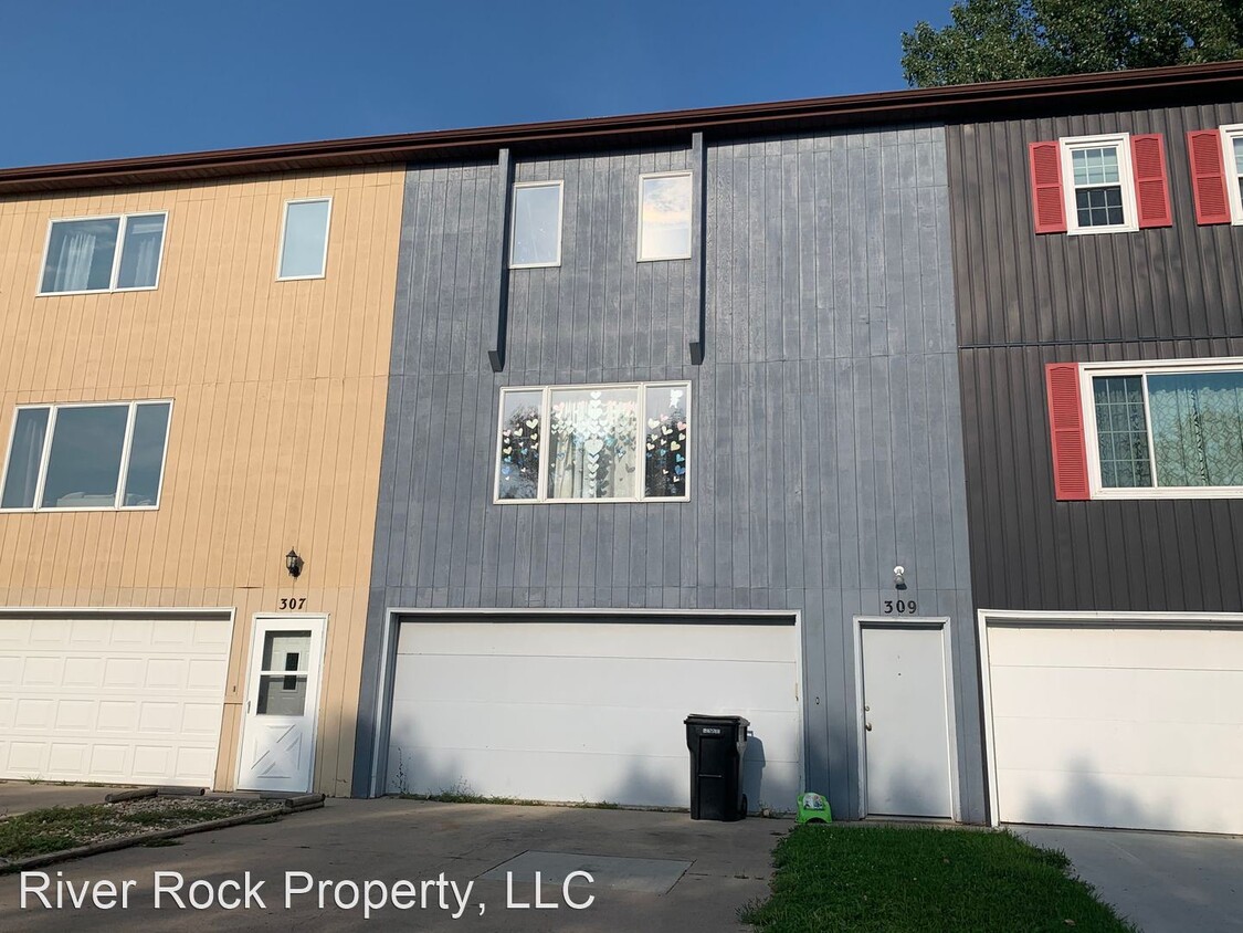 Primary Photo - 3 br, 1.5 bath House - 309 6th St NW