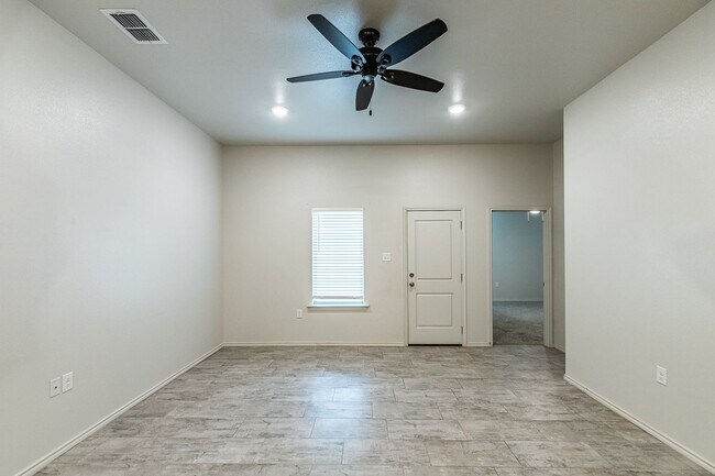 Building Photo - Move in special! Half off first full month...