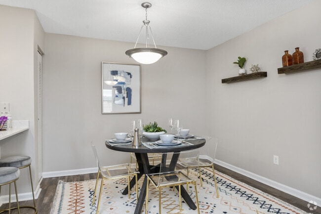 2BR, 1BA - 1070SF - Dining Room - Hickory Knoll Apartments
