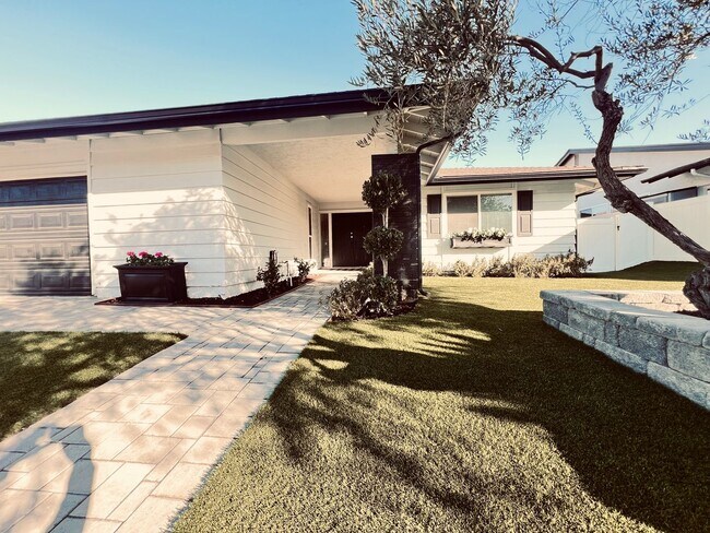 Foto del edificio - Renovated Rancho Bernardo 55+ Community 2 Bedroom 2 Bathroom Home