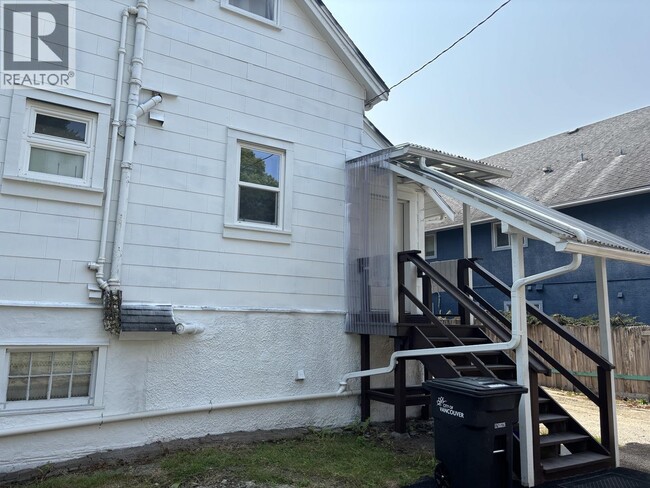 Building Photo - 135 W 12th Ave