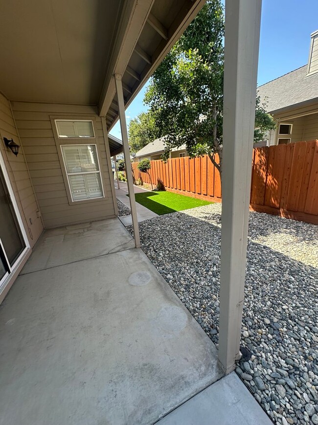 Building Photo - Beautiful 3 bedroom!