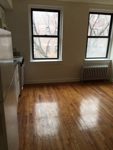 Building Photo - Lovely Studio in Woodside, Queens