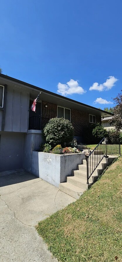 Building Photo - 428 Jamison St
