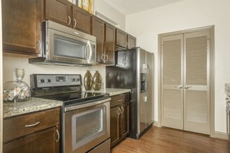 Building Photo - 5800 Woodway Dr