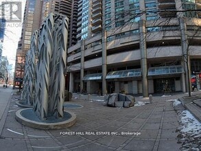 Building Photo - 750 Bay St.