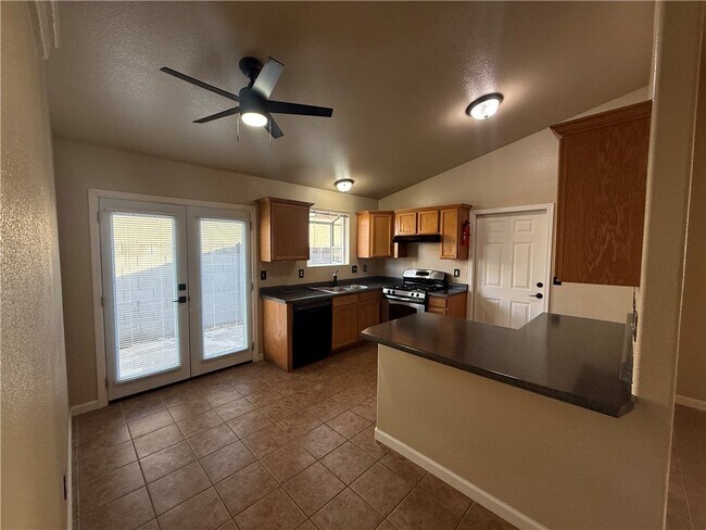 Foto del edificio - 2485 Armour Ave