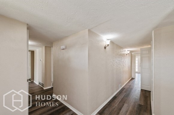 Foto del edificio - NOW AVAILABLE! - 8609 Kensington Dr, Rowle...
