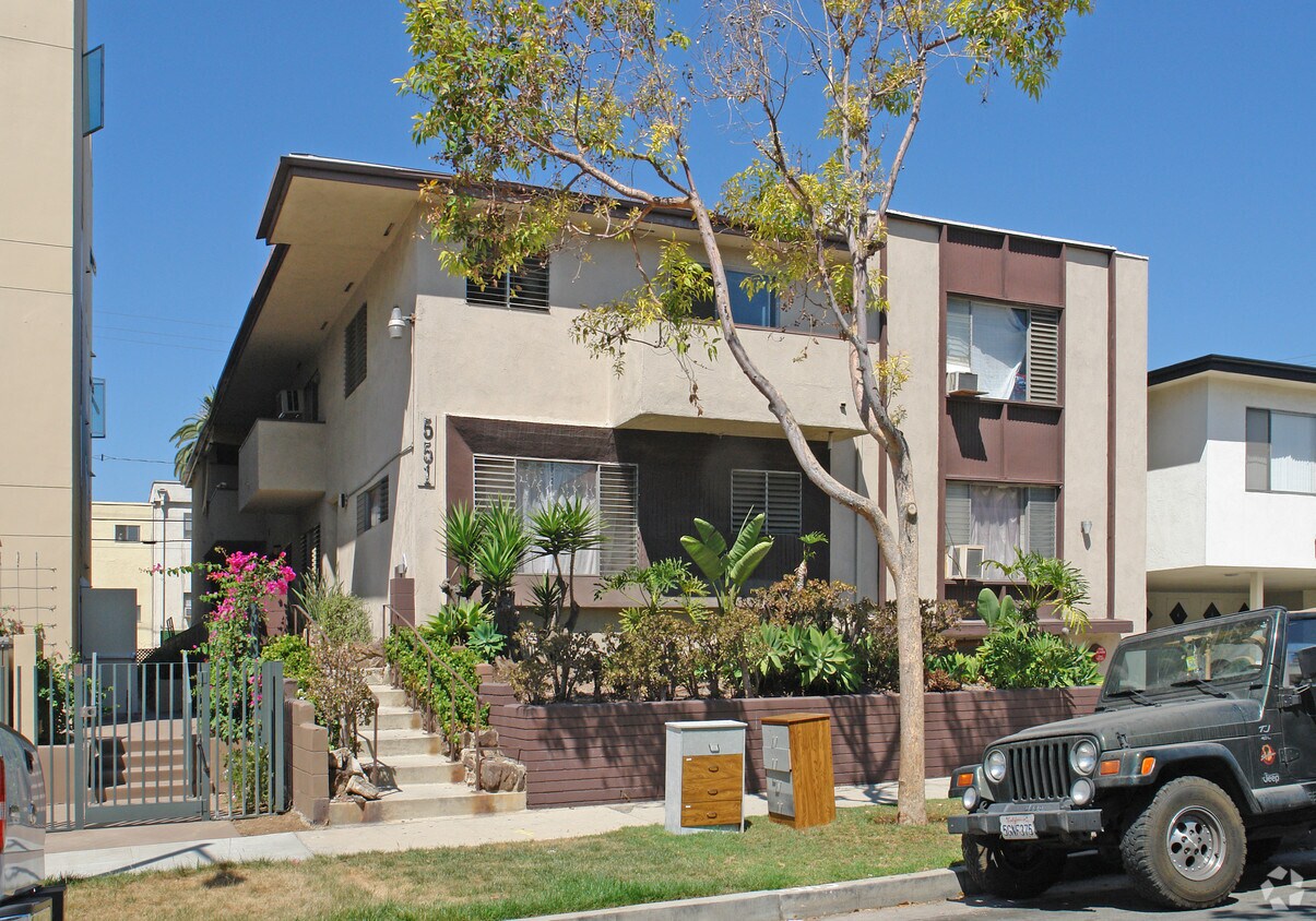 Building Photo - 551 N Kings Rd