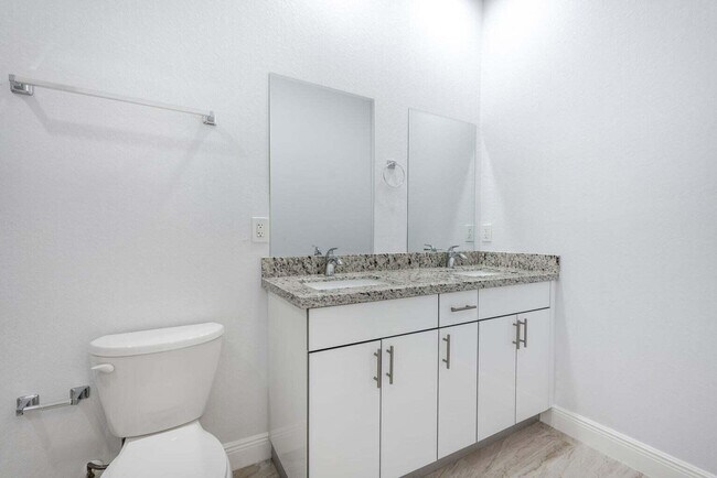 Building Photo - 2831 Saranac Ave