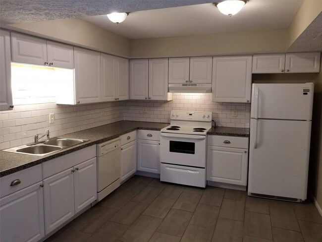 Foto del edificio - 2721 Charles Drive