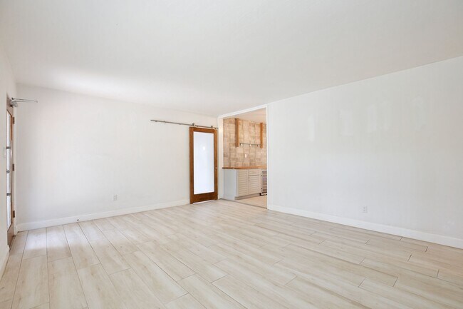 Foto del edificio - 2401 Albert Lee Pkwy